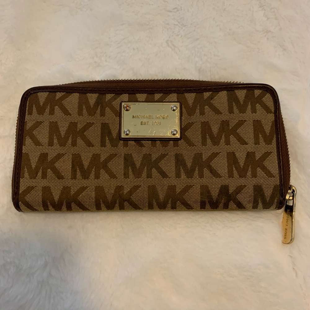 Michael Kors Zip Wallet